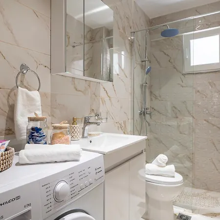 Ethereal Aura - 1 Min To The Apartment *